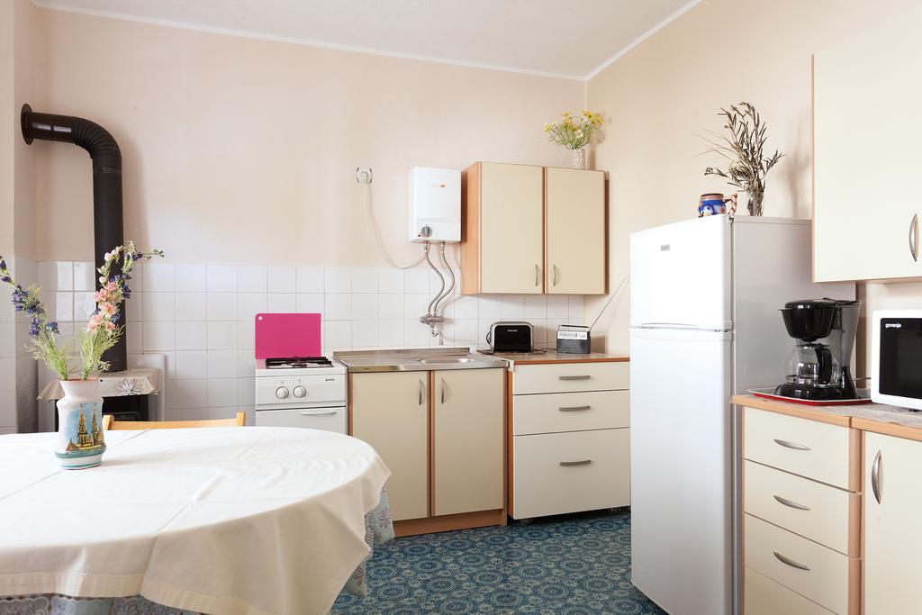 Apartman Davorka Karlobag Exterior photo